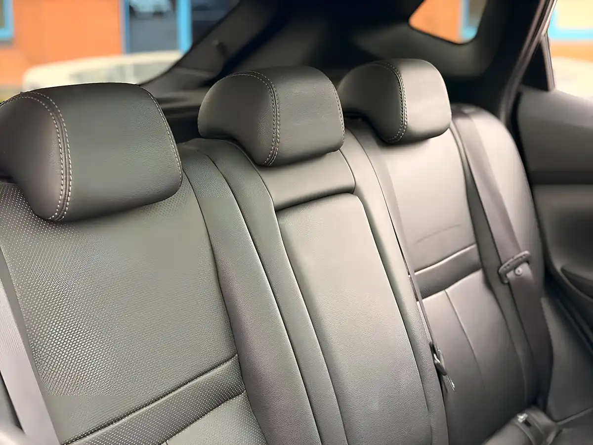 Used 2015 Nissan Qashqai Tekna Grey - Interior and Exterior details 15