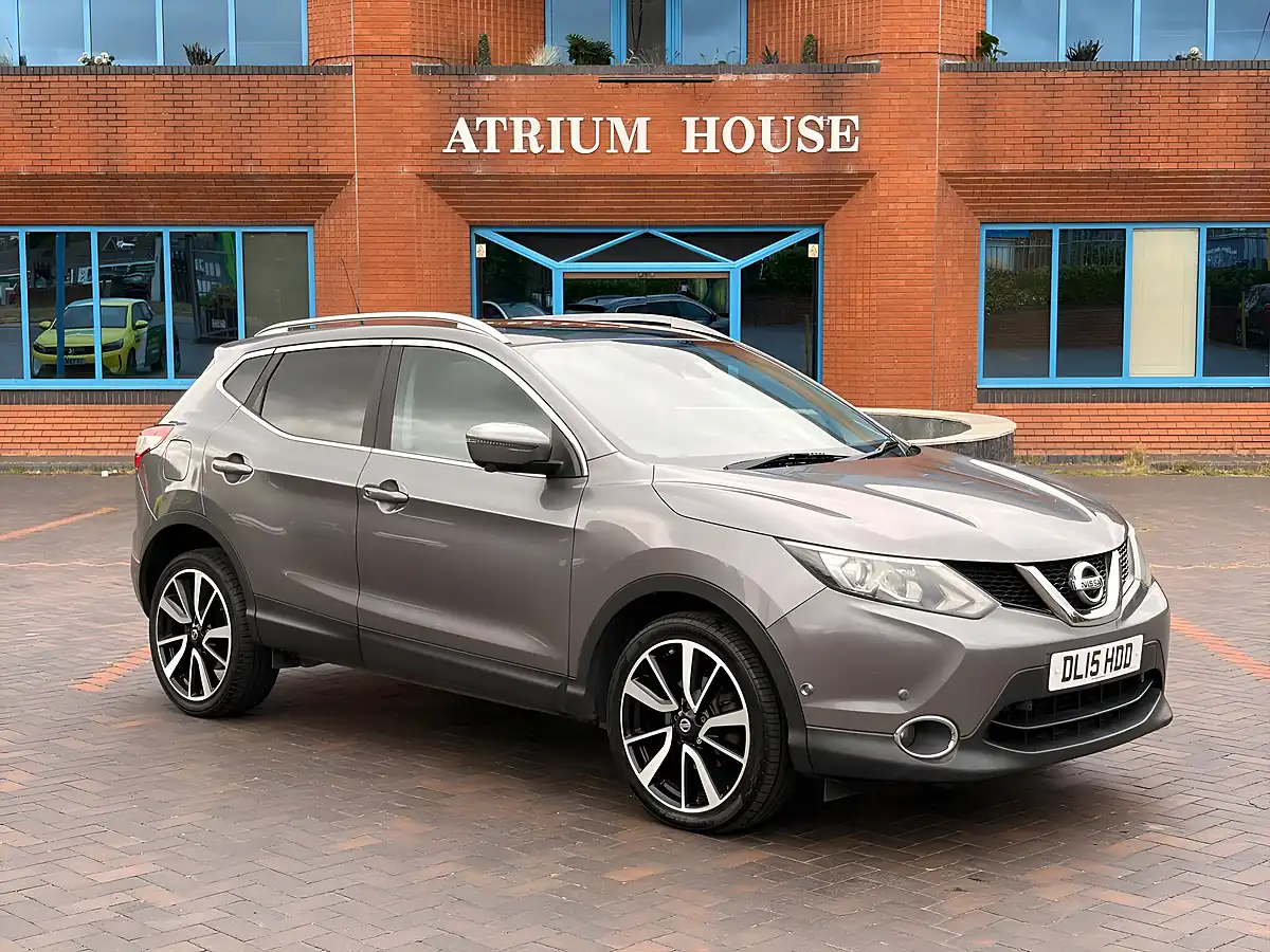 Used 2015 Nissan Qashqai Tekna Grey - Interior and Exterior details 2