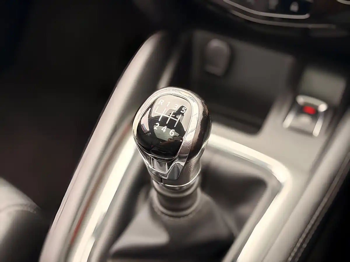 Used 2015 Nissan Qashqai Tekna Grey - Interior and Exterior details 20
