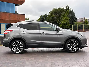 Used 2015 Nissan Qashqai Tekna Grey - Interior and Exterior details 4