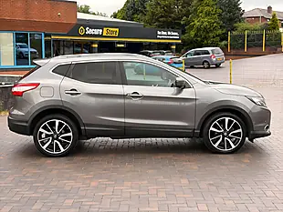 Used 2015 Nissan Qashqai Tekna Grey - Interior and Exterior details 5