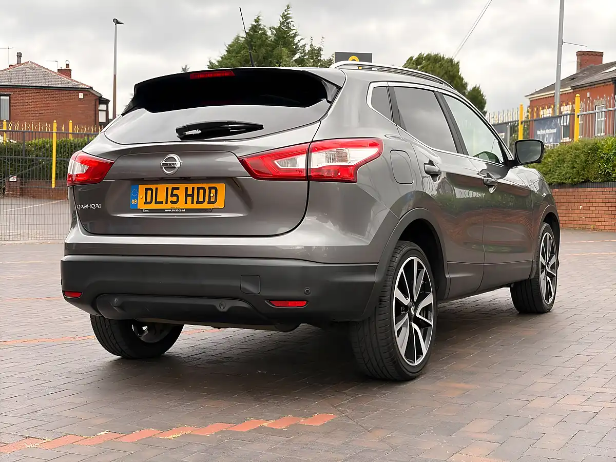 Used 2015 Nissan Qashqai Tekna Grey - Interior and Exterior details 6