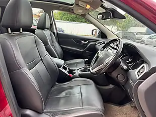 Used 2015 Nissan Qashqai Tekna Red - Interior and Exterior details 10