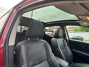 Used 2015 Nissan Qashqai Tekna Red - Interior and Exterior details 11