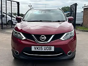 Used 2015 Nissan Qashqai Tekna Red - Interior and Exterior details 2