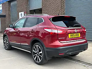 Used 2015 Nissan Qashqai Tekna Red - Interior and Exterior details 5