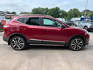 Used 2015 Nissan Qashqai Tekna Red - Interior and Exterior details 8
