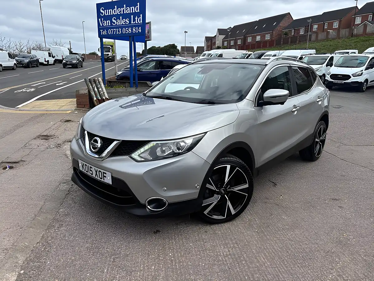 Used 2015 Nissan Qashqai Tekna Silver - Front View