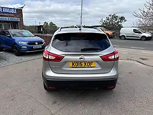 Used 2015 Nissan Qashqai Tekna Silver - Interior and Exterior details 10