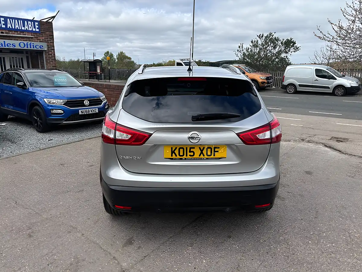 Used 2015 Nissan Qashqai Tekna Silver - Interior and Exterior details 10