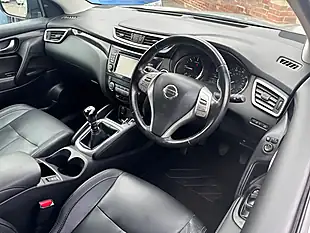 Used 2015 Nissan Qashqai Tekna Silver - Interior and Exterior details 14