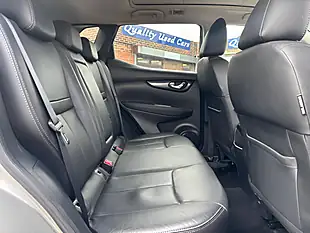 Used 2015 Nissan Qashqai Tekna Silver - Interior and Exterior details 17