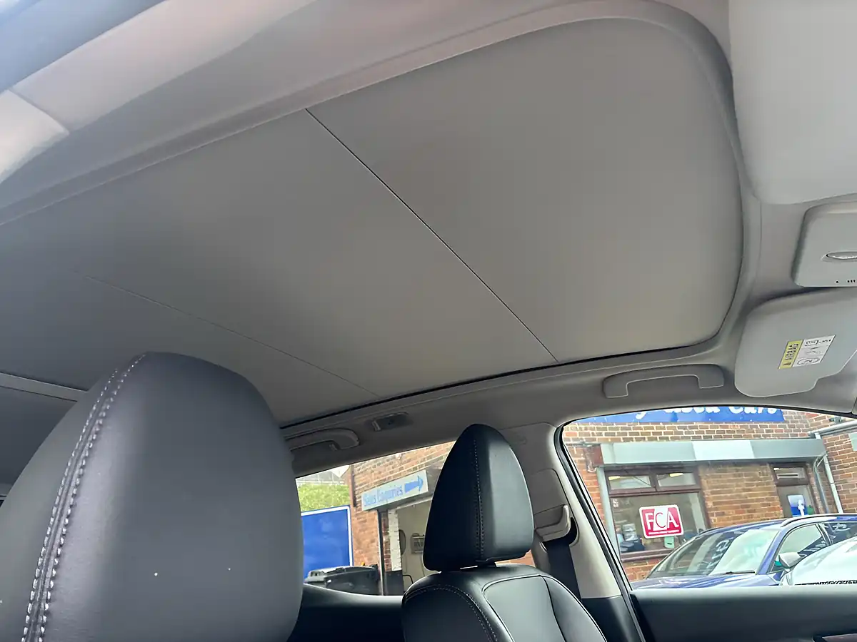 Used 2015 Nissan Qashqai Tekna Silver - Interior and Exterior details 18