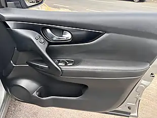 Used 2015 Nissan Qashqai Tekna Silver - Interior and Exterior details 19
