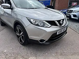 Used 2015 Nissan Qashqai Tekna Silver - Interior and Exterior details 4
