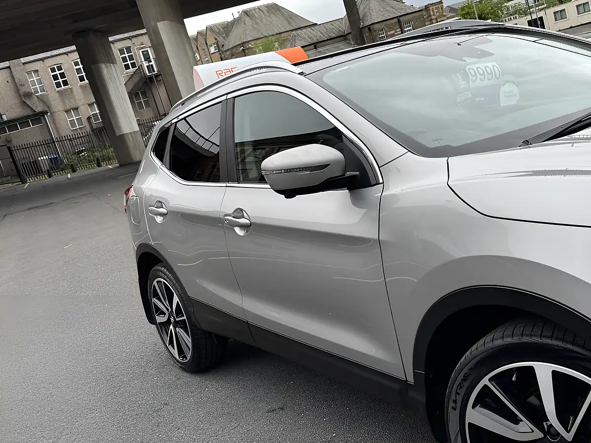 Used 2015 Nissan Qashqai Tekna Silver - Interior and Exterior details 10