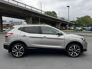 Used 2015 Nissan Qashqai Tekna Silver - Interior and Exterior details 13