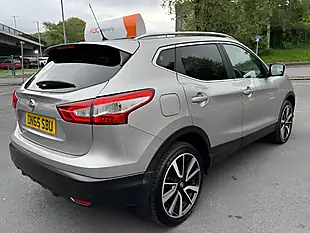 Used 2015 Nissan Qashqai Tekna Silver - Interior and Exterior details 14
