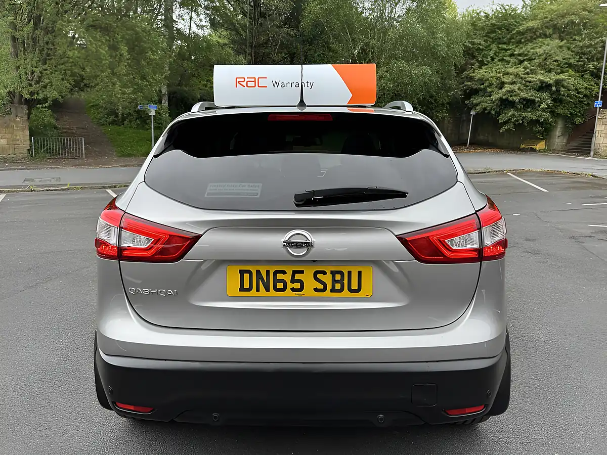 Used 2015 Nissan Qashqai Tekna Silver - Interior and Exterior details 15