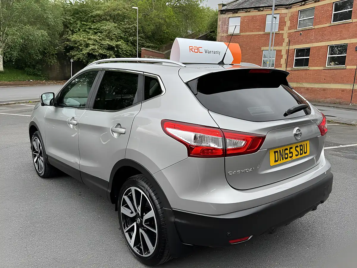 Used 2015 Nissan Qashqai Tekna Silver - Interior and Exterior details 16