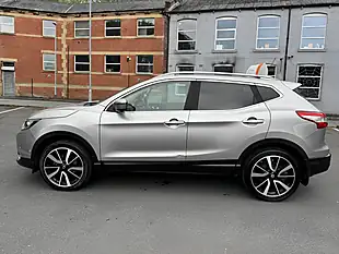 Used 2015 Nissan Qashqai Tekna Silver - Interior and Exterior details 17