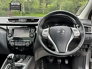 Used 2015 Nissan Qashqai Tekna Silver - Interior and Exterior details 2
