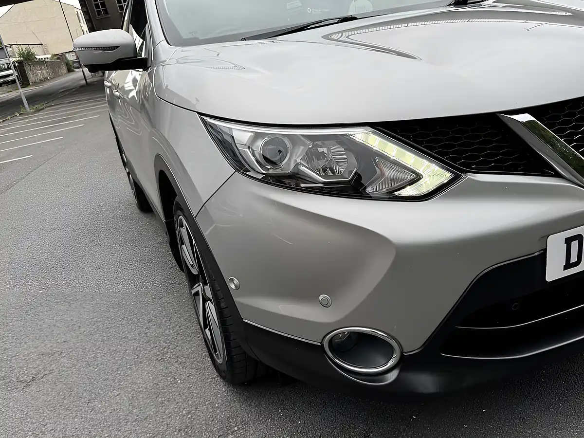 Used 2015 Nissan Qashqai Tekna Silver - Interior and Exterior details 6