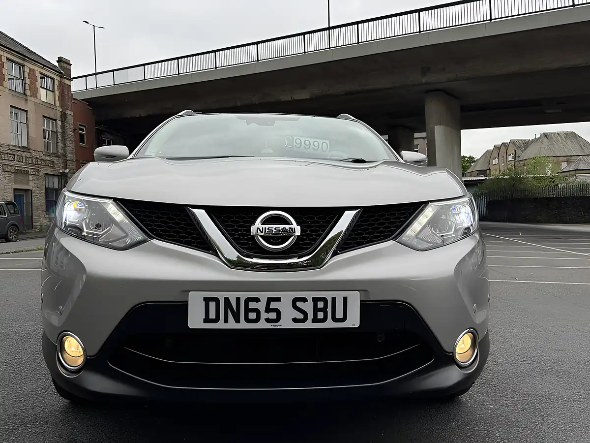 Used 2015 Nissan Qashqai Tekna Silver - Interior and Exterior details 7