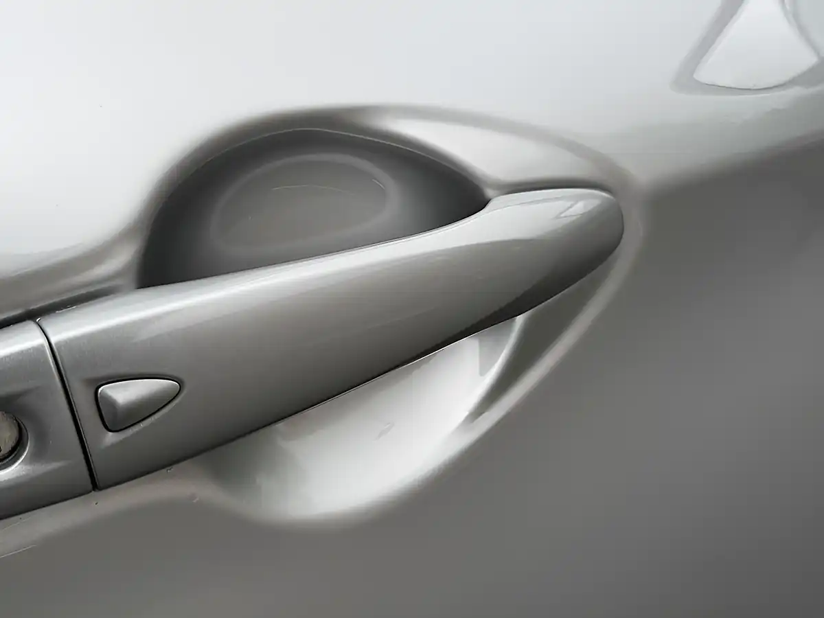 Used 2015 Nissan Qashqai Tekna Silver - Interior and Exterior details 9