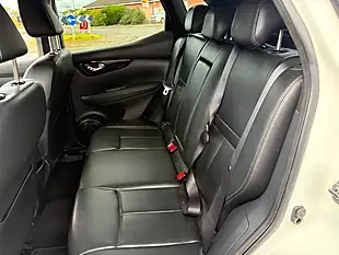 Used 2015 Nissan Qashqai Tekna White - Interior and Exterior details 10