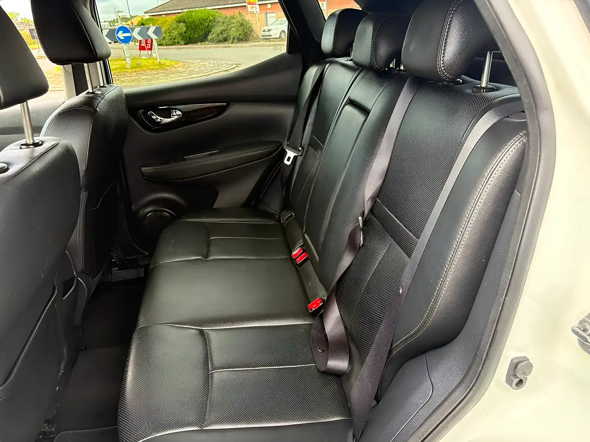 Used 2015 Nissan Qashqai Tekna White - Interior and Exterior details 10