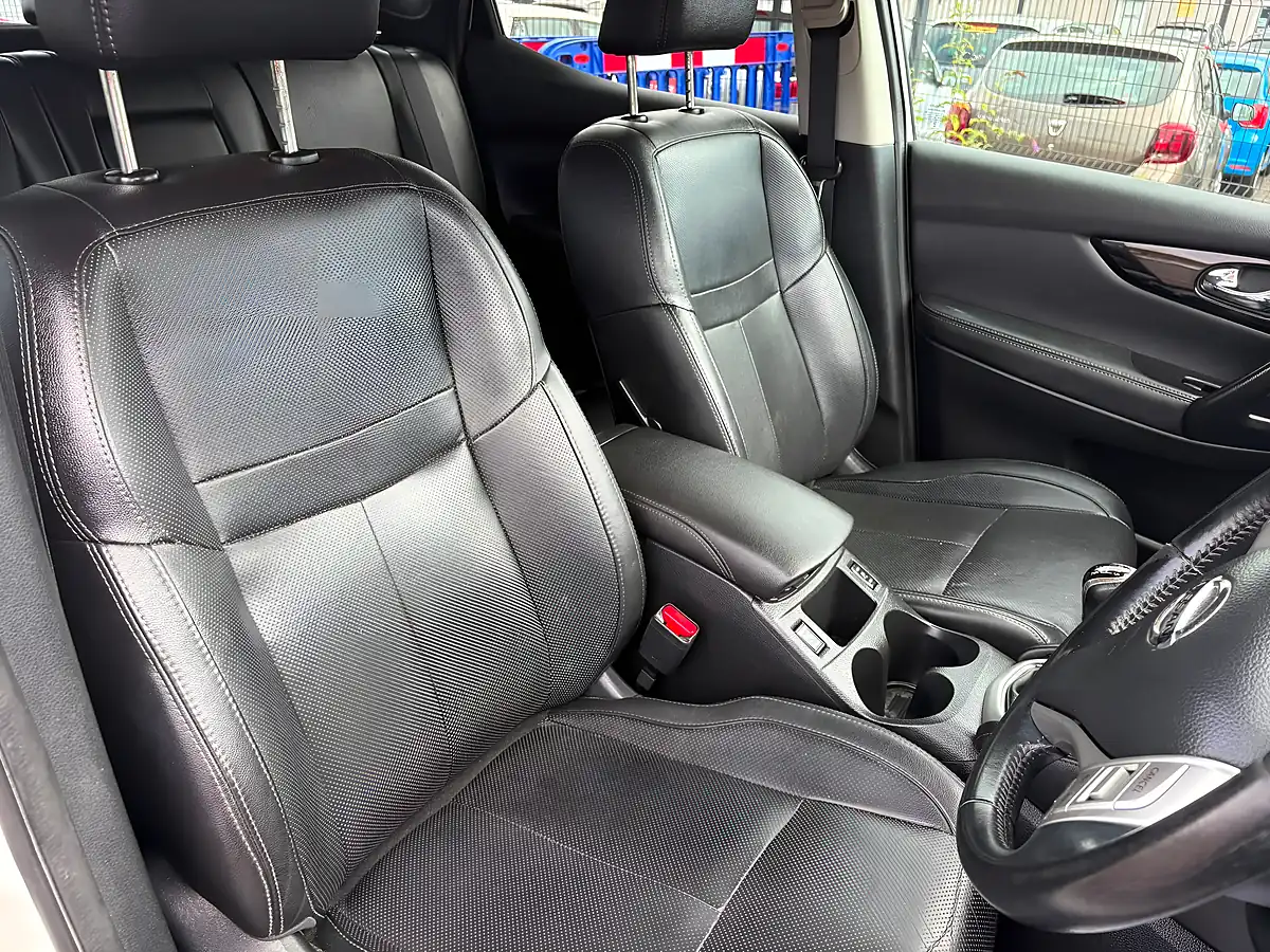 Used 2015 Nissan Qashqai Tekna White - Interior and Exterior details 12