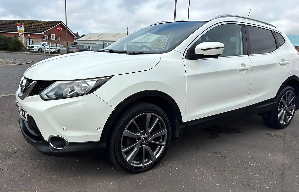 Used 2015 Nissan Qashqai Tekna White - Interior and Exterior details 2