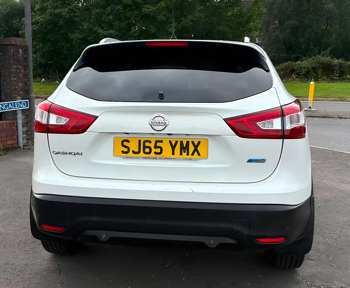 Used 2015 Nissan Qashqai Tekna White - Interior and Exterior details 5