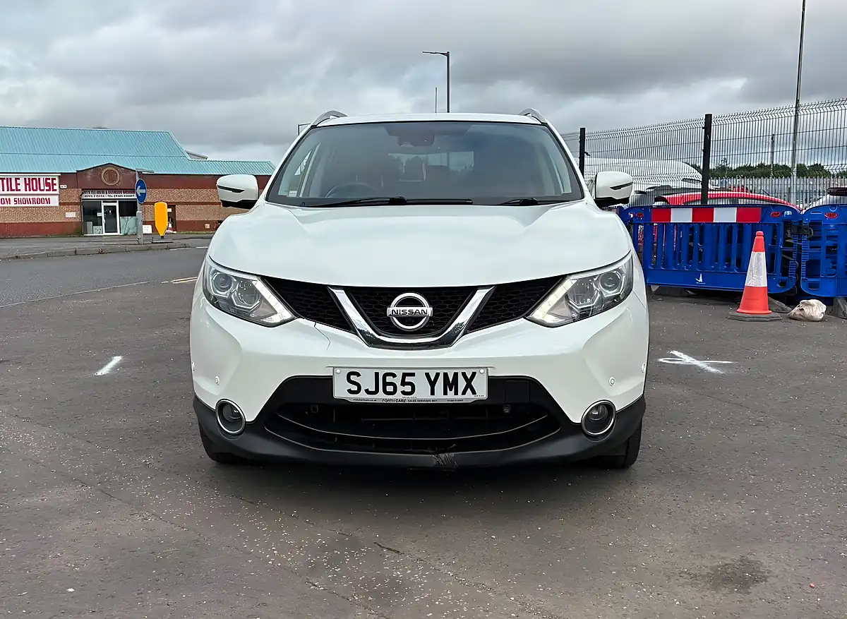 Used 2015 Nissan Qashqai Tekna White - Interior and Exterior details 6