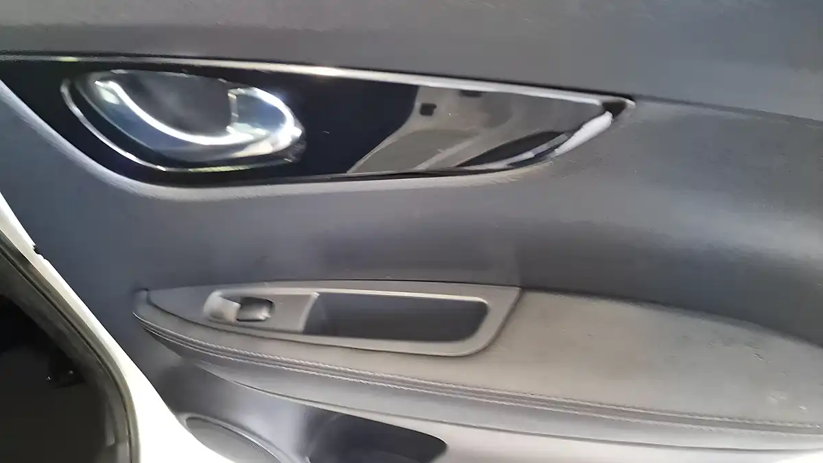 Used 2015 Nissan Qashqai Tekna White - Interior and Exterior details 10