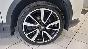Used 2015 Nissan Qashqai Tekna White - Interior and Exterior details 12