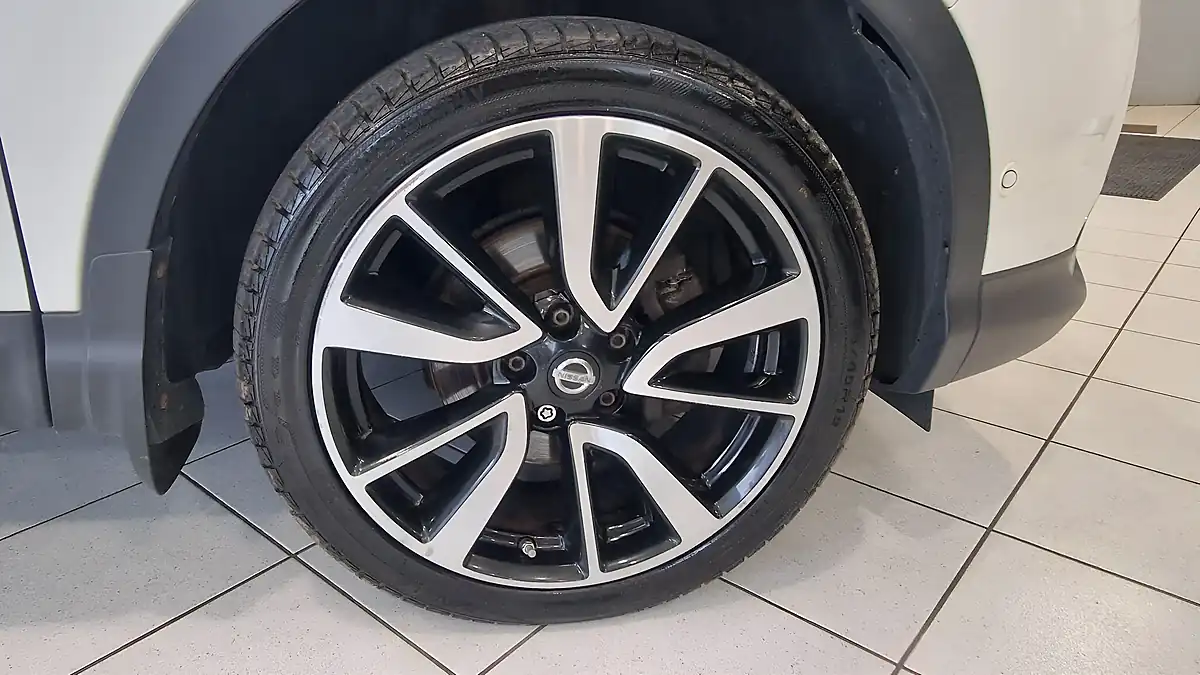 Used 2015 Nissan Qashqai Tekna White - Interior and Exterior details 12