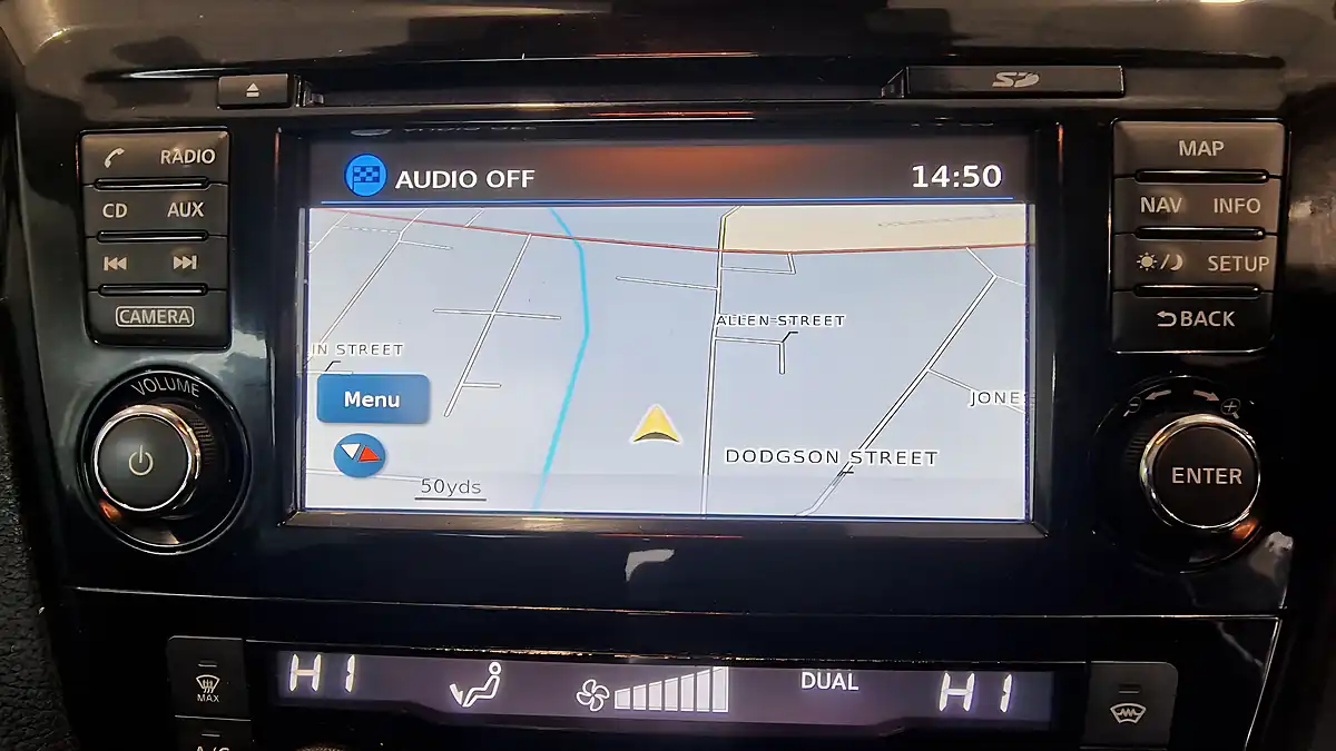 Used 2015 Nissan Qashqai Tekna White - Interior and Exterior details 13