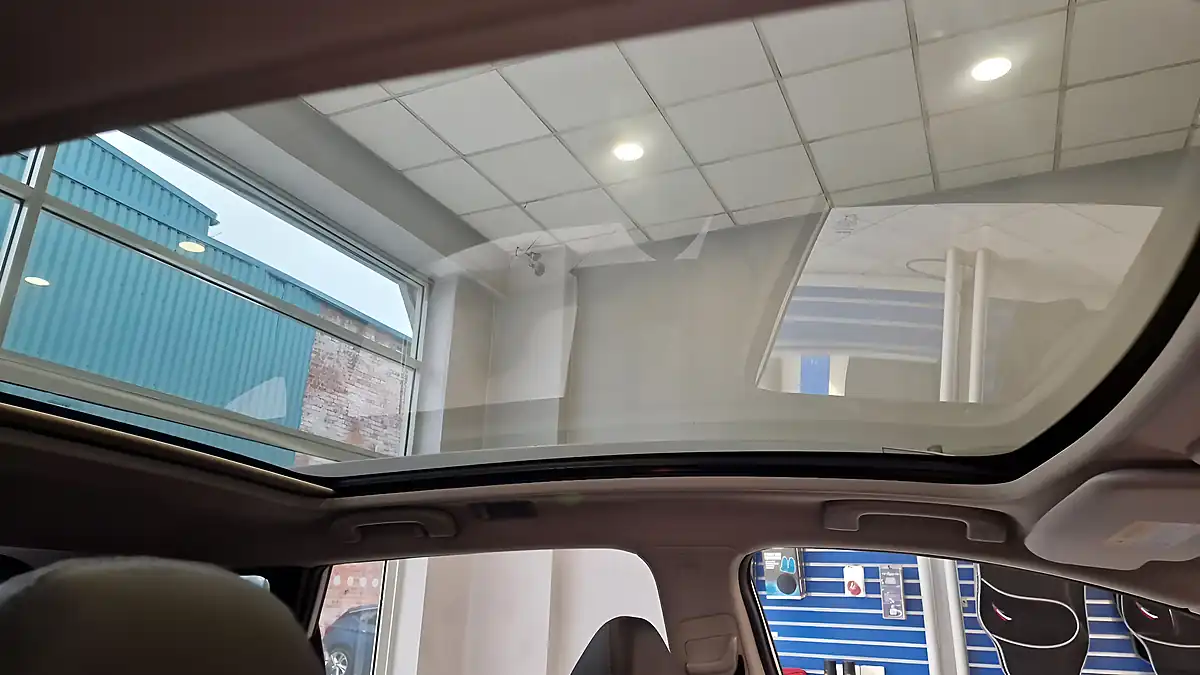 Used 2015 Nissan Qashqai Tekna White - Interior and Exterior details 15