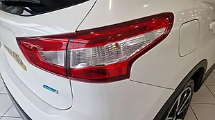 Used 2015 Nissan Qashqai Tekna White - Interior and Exterior details 16