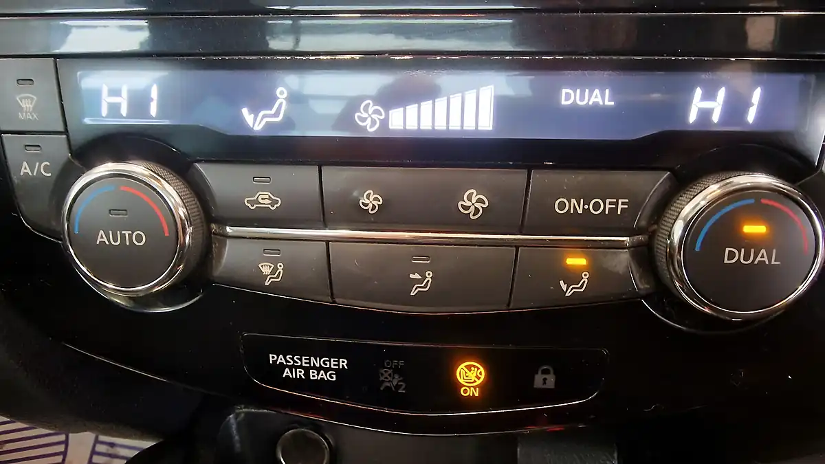 Used 2015 Nissan Qashqai Tekna White - Interior and Exterior details 19