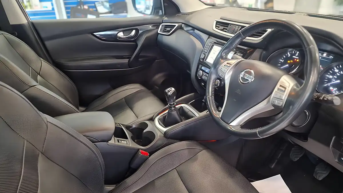 Used 2015 Nissan Qashqai Tekna White - Interior and Exterior details 2