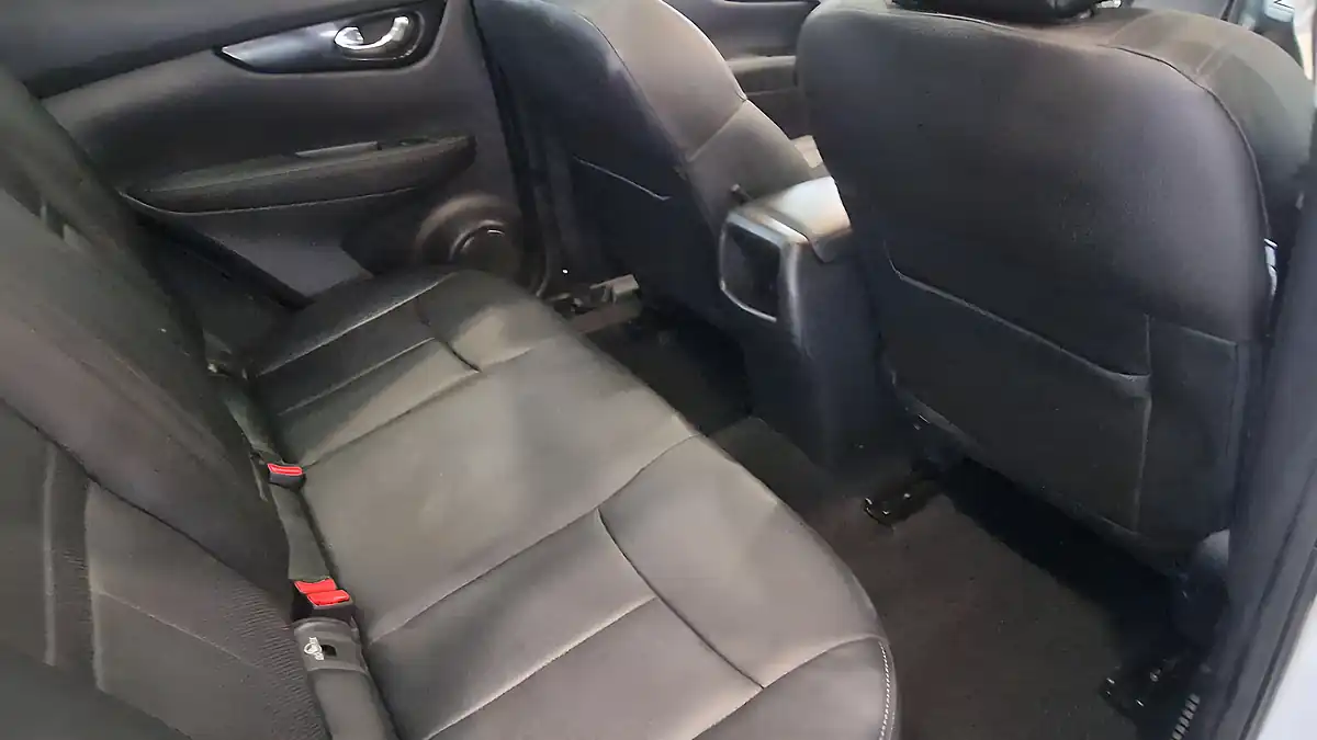 Used 2015 Nissan Qashqai Tekna White - Interior and Exterior details 3