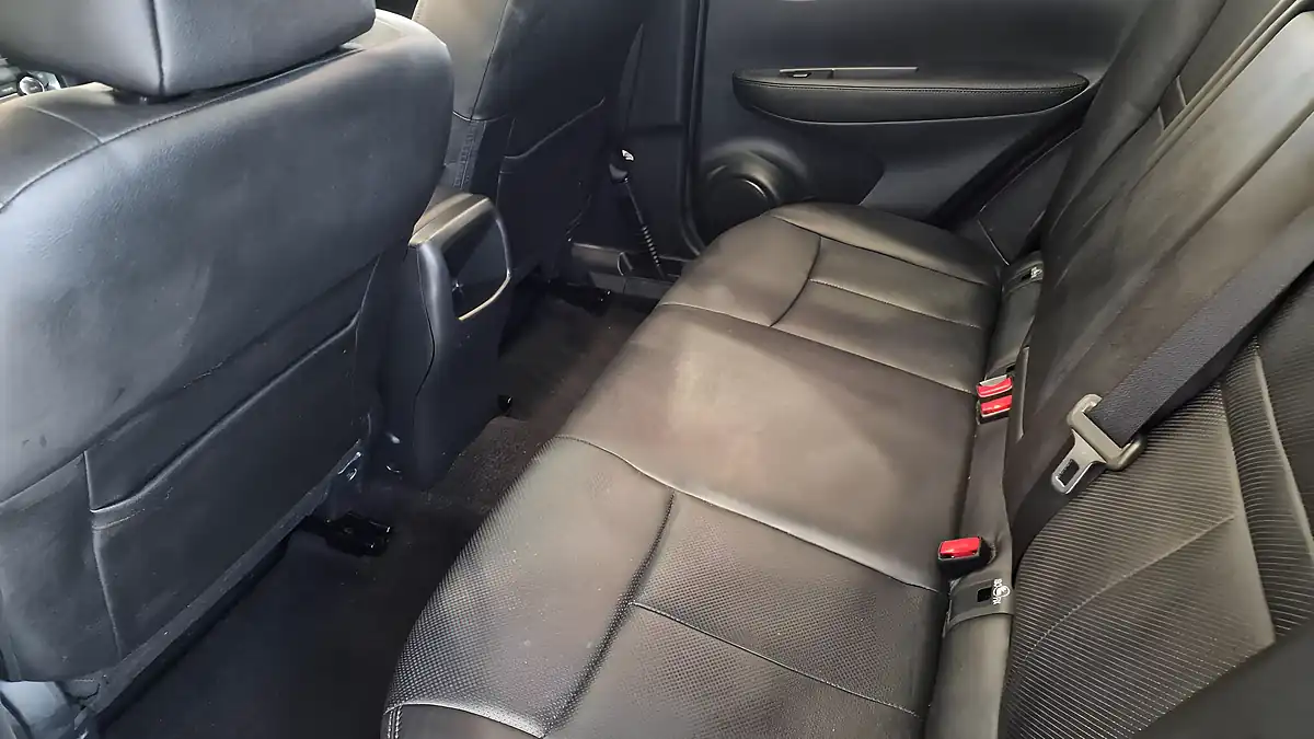 Used 2015 Nissan Qashqai Tekna White - Interior and Exterior details 5