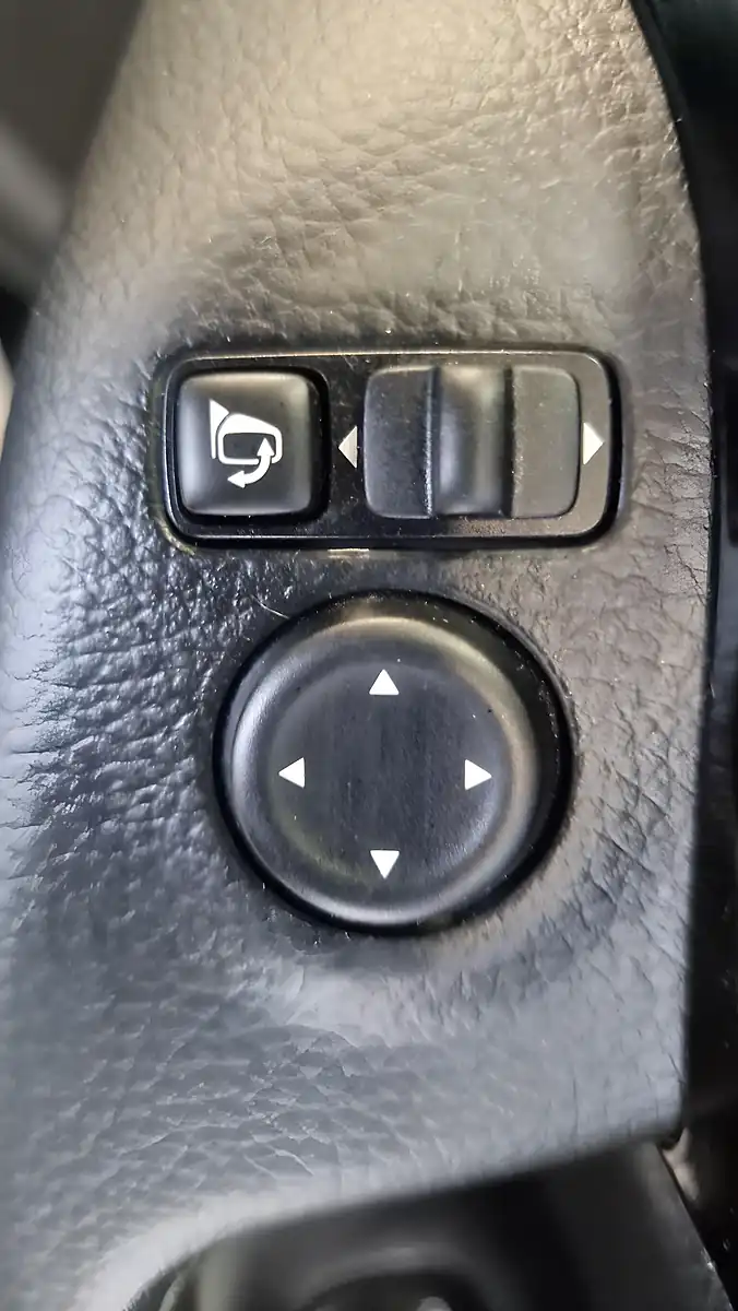 Used 2015 Nissan Qashqai Tekna White - Interior and Exterior details 6