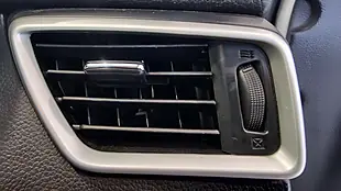 Used 2015 Nissan Qashqai Tekna White - Interior and Exterior details 8