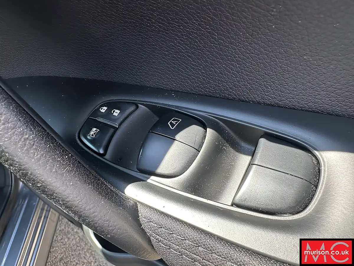 Used 2015 Nissan Qashqai Visia Grey - Interior and Exterior details 14