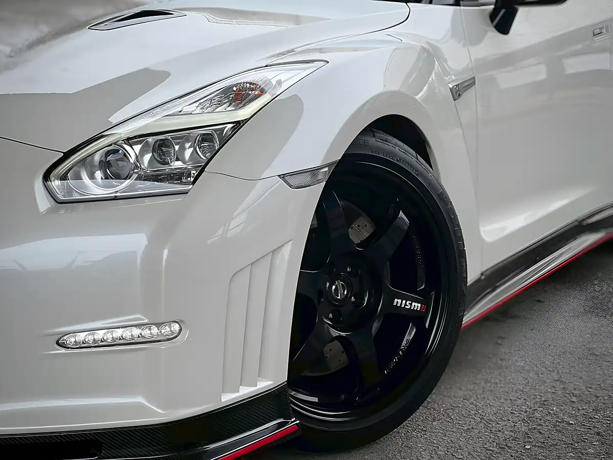Used 2015 Nissan R35 GT-R Nismo Edition Pearl White - Interior and Exterior details 18