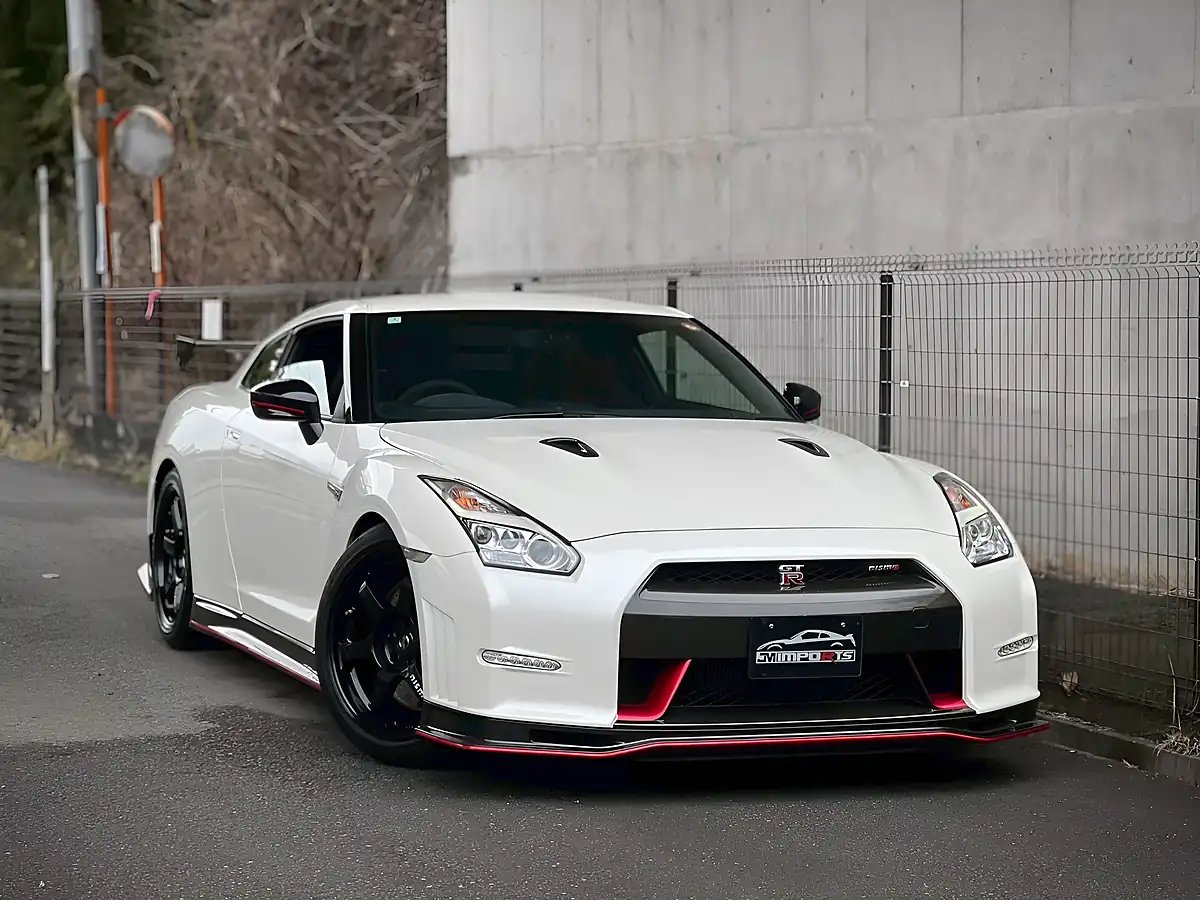 Used 2015 Nissan R35 GT-R Nismo Edition Pearl White - Interior and Exterior details 3